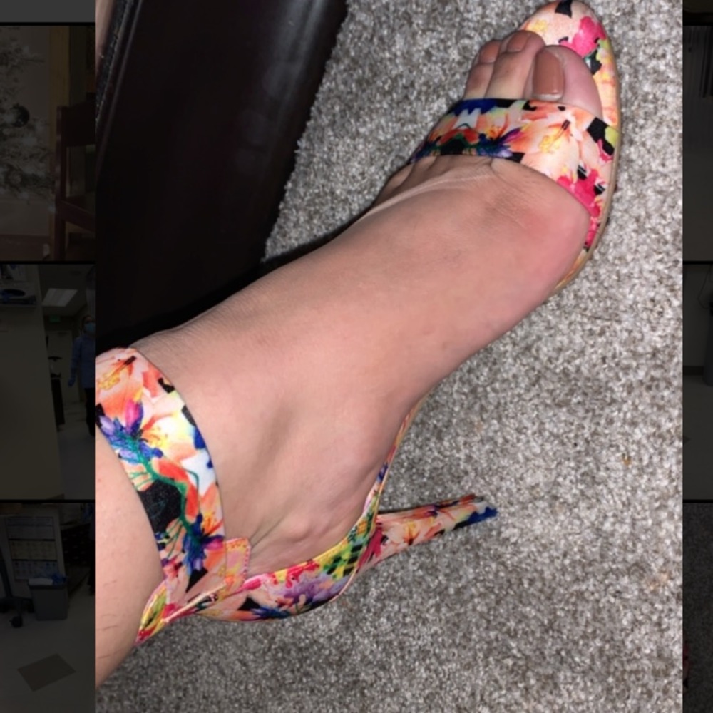 Heels - Picture 3 of 3